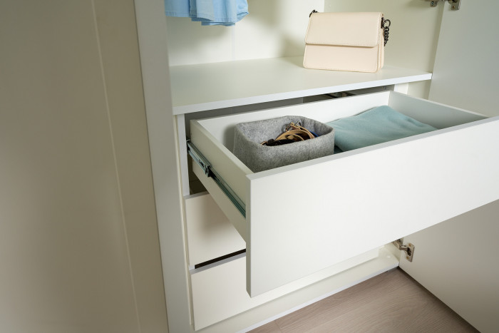 Остин 11.53 Кровать + ортопед + 13.336.02 Шкаф для одежды + 16.47 Тумба под ТВ, белый шагрень/дуб крафт золотой